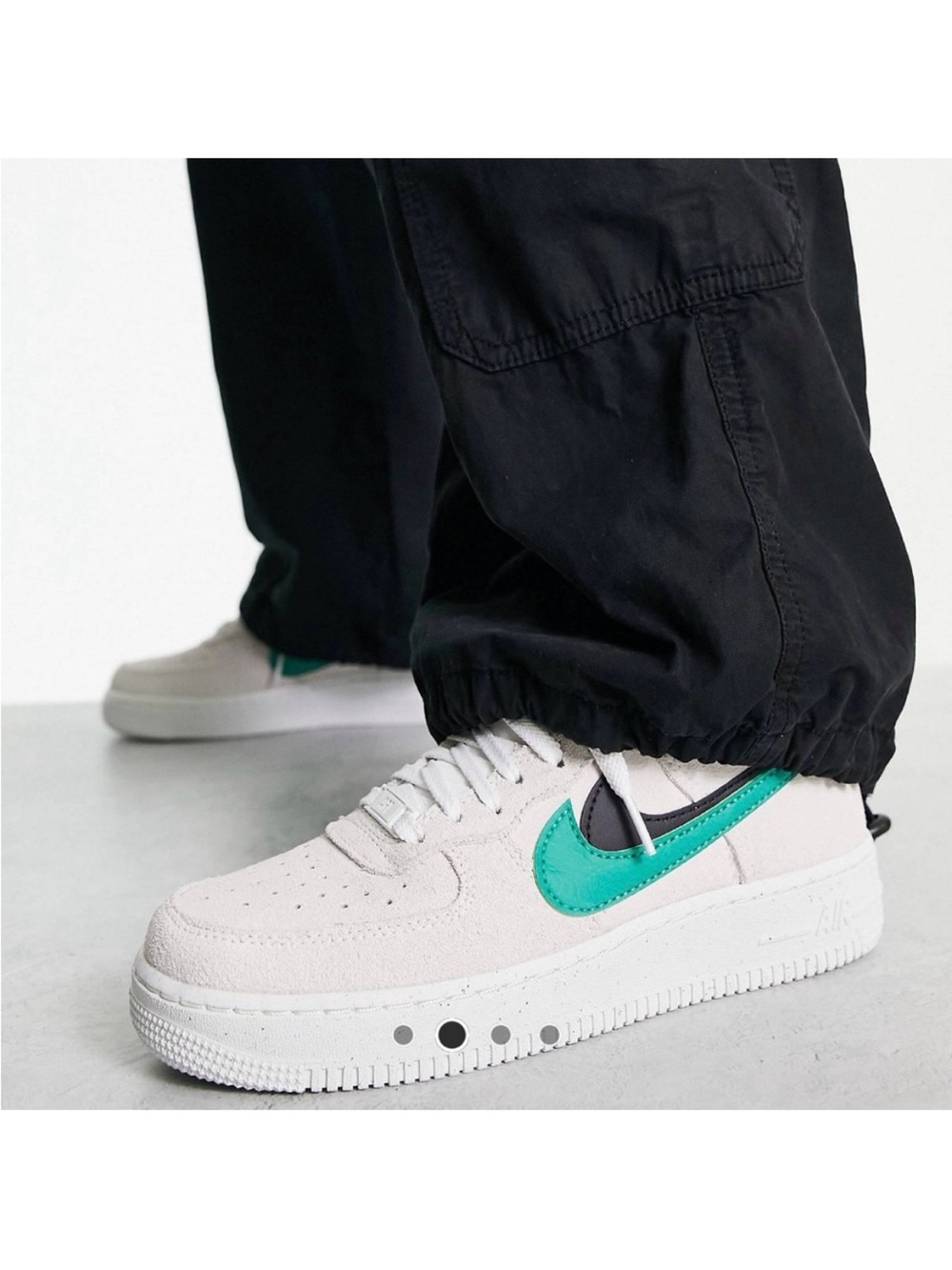 Nike Low-Top Sneakers White with Teal Swoosh